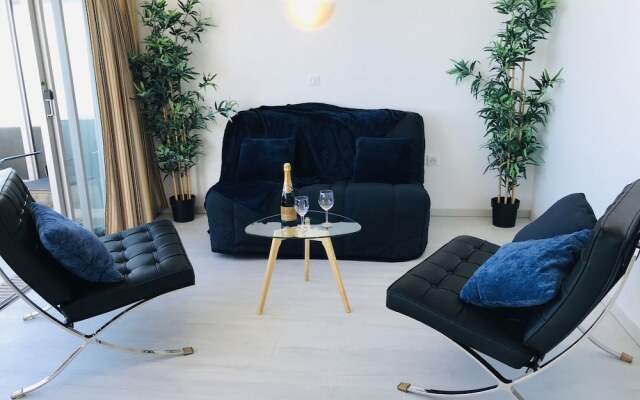 Costa Plana Collection