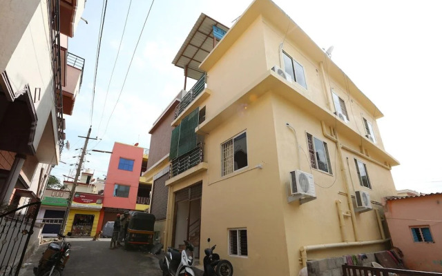 V Wella Comforts By OYO Rooms