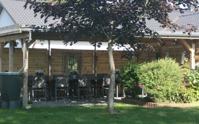 Snug Holiday Home With Storage, Roof Terrace, Private Garden