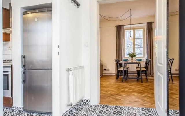 Old Town 2 BDR apartment, free coffee