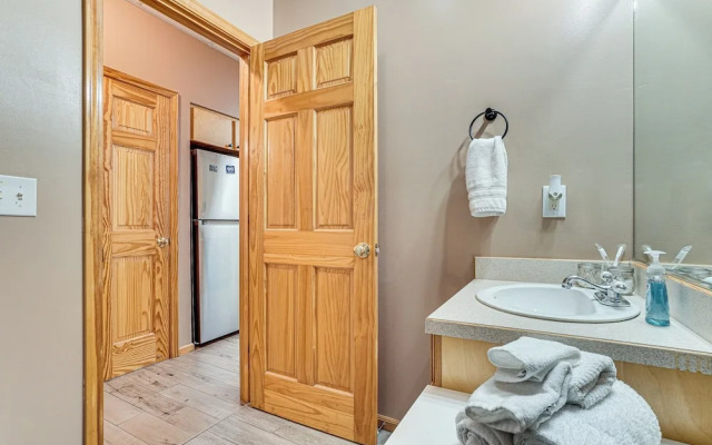 'innsbruck Alpine Getaway' w/ Shared Hot Tub!