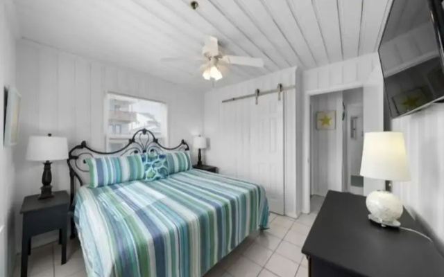 Margaritaville 2 Bedroom Home by RedAwning
