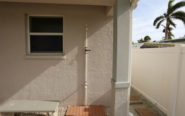 9464flam244fmwh - 244 Flamingo