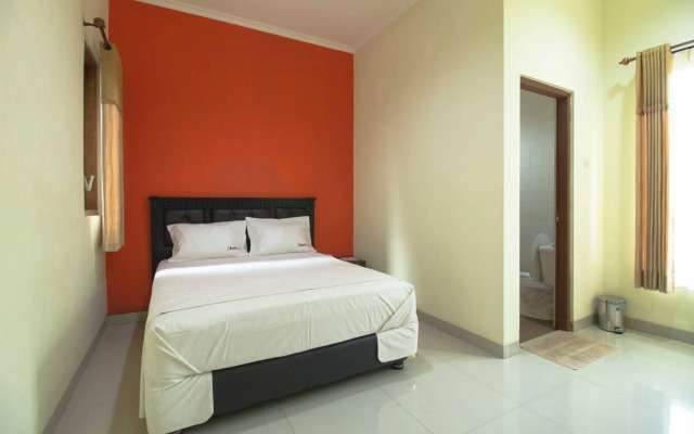 RedDoorz near masjid Agung Surabaya