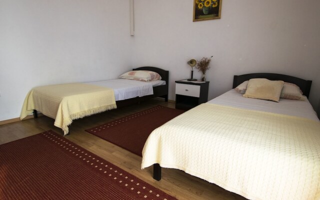 Apartment Nekic-on Quiet Location With Nice Garden