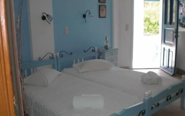 Dora's Studios and Apartments