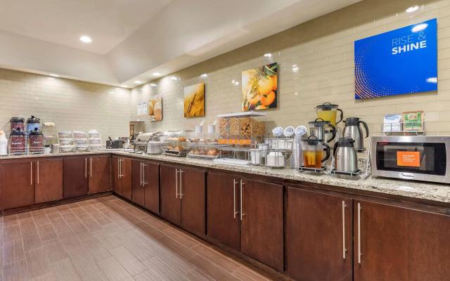 Comfort Suites