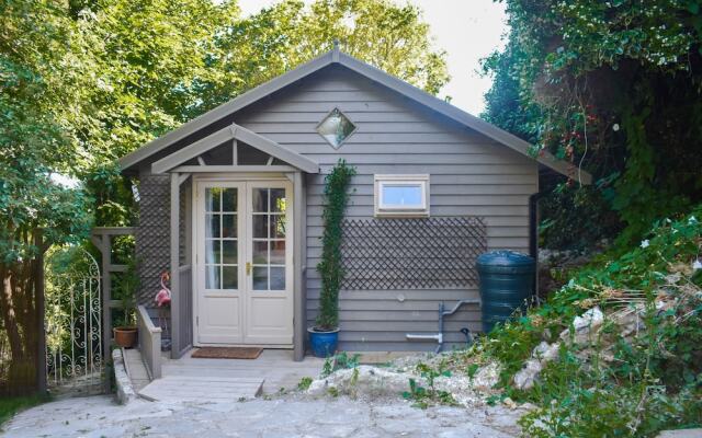 Rustic Cabin Getaway in Brighton