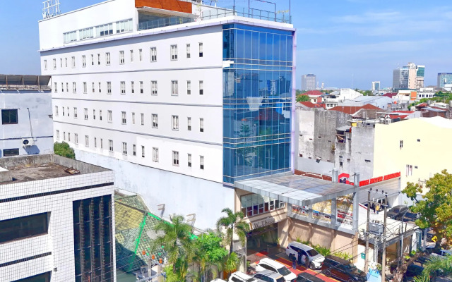 W Three Premier Hotel Lagaligo