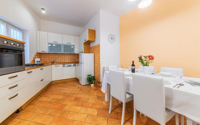 Amazing Apartment in Vinkuran With 2 Bedrooms