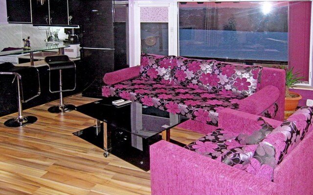 Large Apartment in Summer House Villa