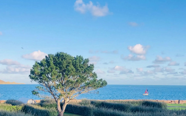 Magnificent Villa by the sea