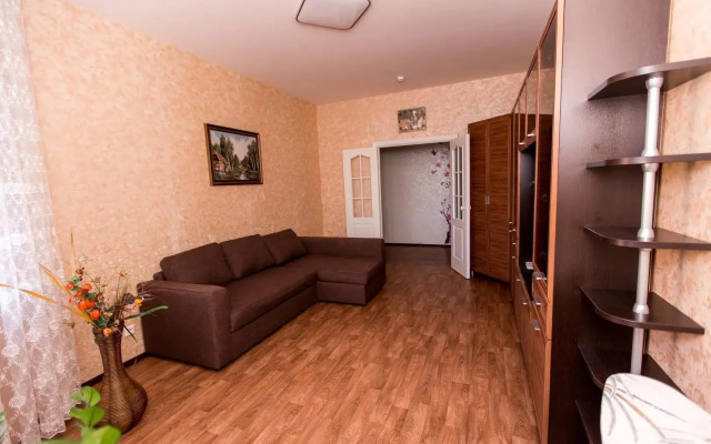 Апартаменты на улице Героев Самотлора 16