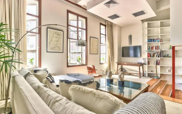 Couples Retreat, Bar, Library, 24 hour Security