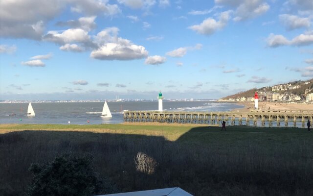 Au Petit Port de Deauville