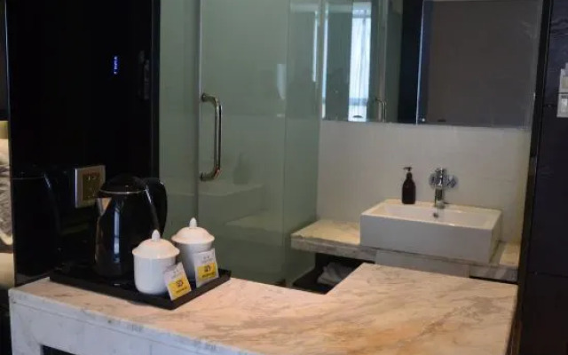 Yicheng Hotel (Henan University of Technology)