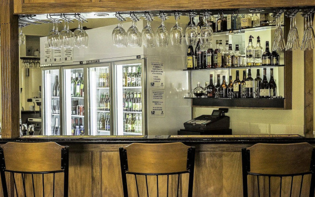 Emerald Explorers Inn