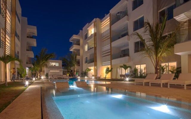 Luxurious Pent House Steps From The Beach C4