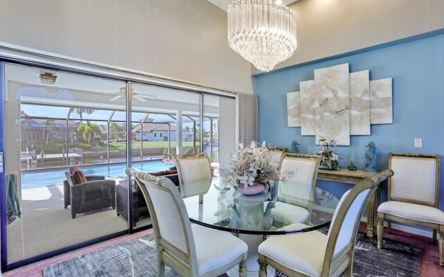 Quiet Waterfront Home With Pool, Dock and Bicycles