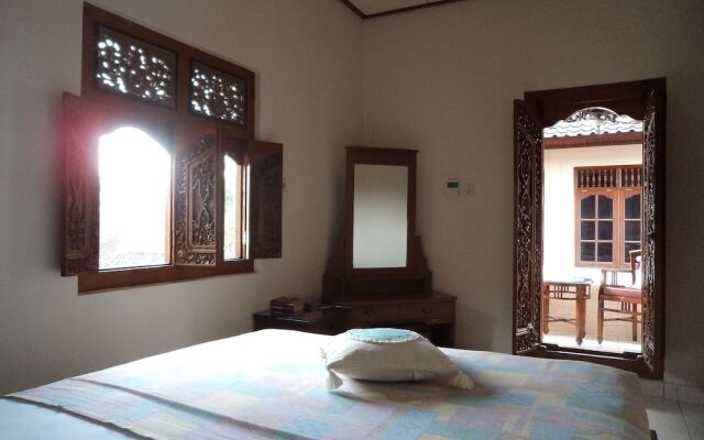 Brata Home Stay