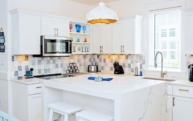 1309 Laurel Grove 3 Bedroom Home by RedAwning