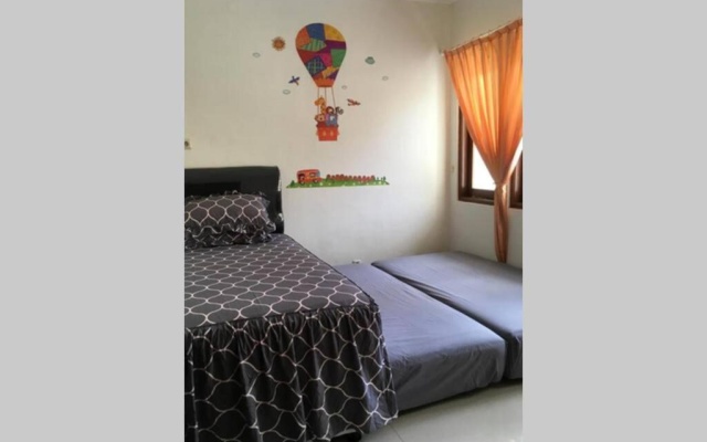 Awana Dream 4 bedrooms house , 5min to Alun Alun, Kraton, Malioboro bdc – Guest Rooms – Yogyakarta