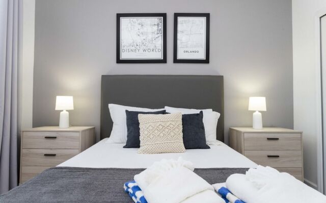 Beautiful Spacious House Near Themed Parks