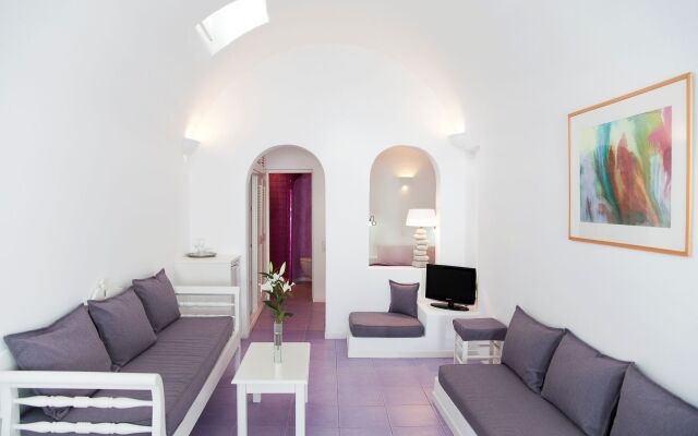 WhiteDeck Hotel