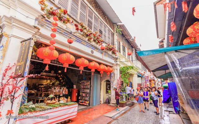 The Brownstone Hostel & Space