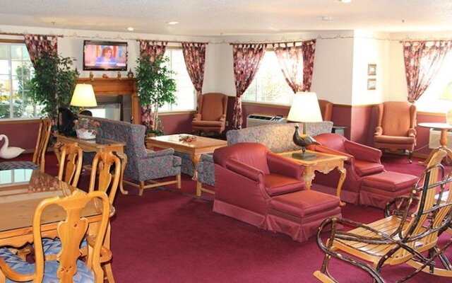 Days Inn & Suites by Wyndham Williamsburg IA North