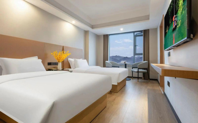 Radow Hotel (Yichang Binjiang Pedestrian Street)