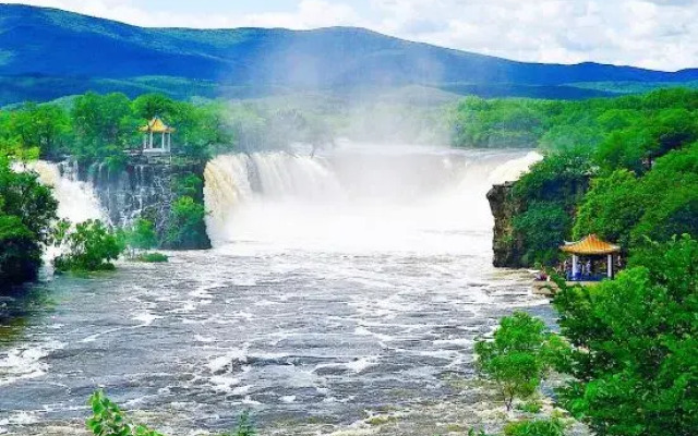 Jingbohuchuntiandujiashanzhuang