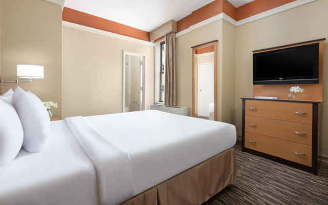 Collins Hotel