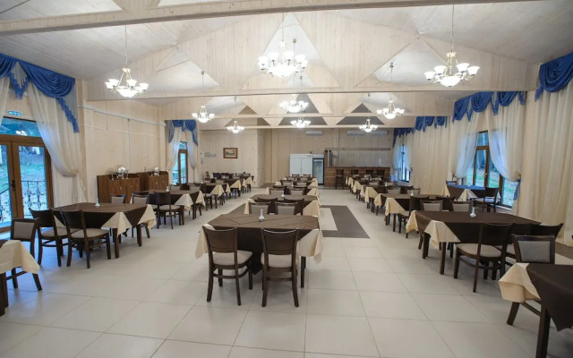 Flora Park Country Club