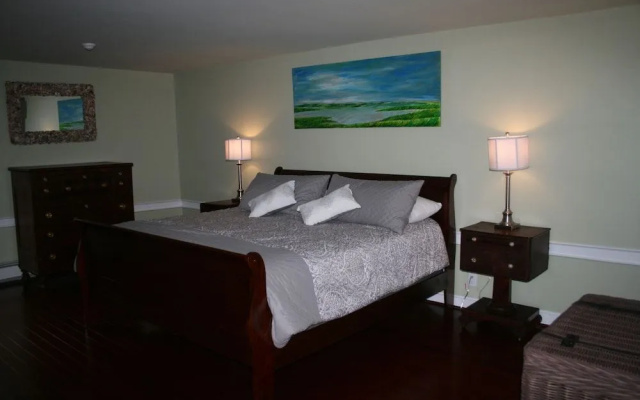 Shea's Riverside Inn & Motel