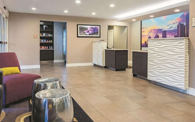 La Quinta Inn And Suites Detroit-Utica