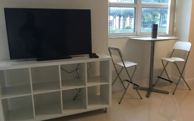 Lyx Suites at One Broadway