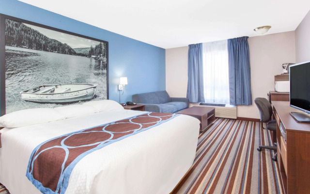 Super 8 by Wyndham Fort Frances