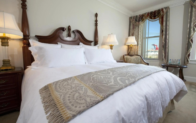 Market Pavilion Hotel