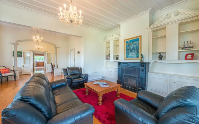 Magnificent Karaka Estate with Swimming Pool