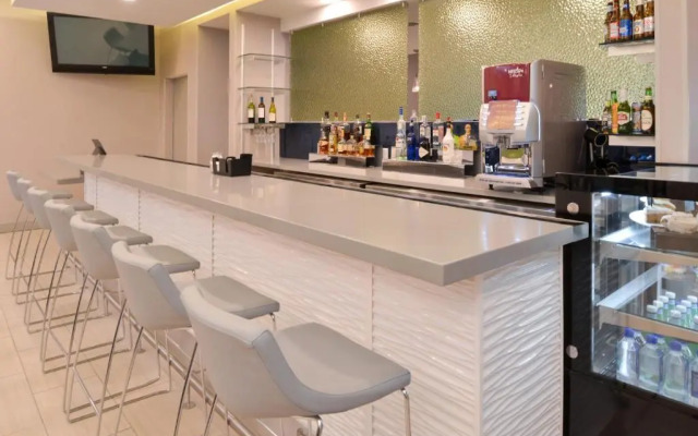 La Quinta Inn & Suites by Wyndham Indianapolis South