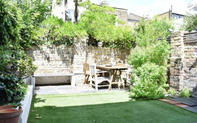 4 Bedroom House With Large Garden