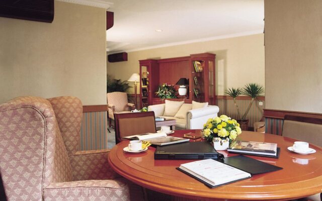 Travellers Suites Serviced Apartments