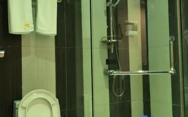 Aini Fashion Hotel (Xiuxiang Subway Station Guangxi University)