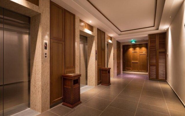 21° Holiday Hotel