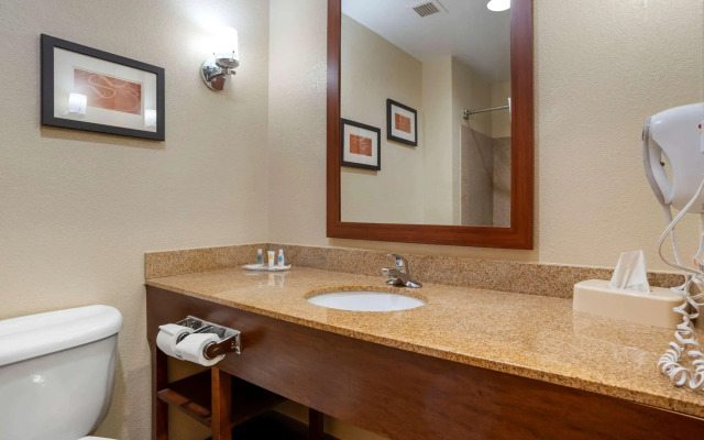 Comfort Suites Oxford I-20 exit 188