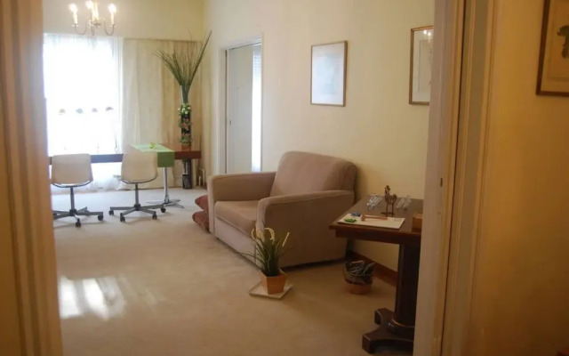 Luxury Sunny 150m2 Flat at the Heart of History