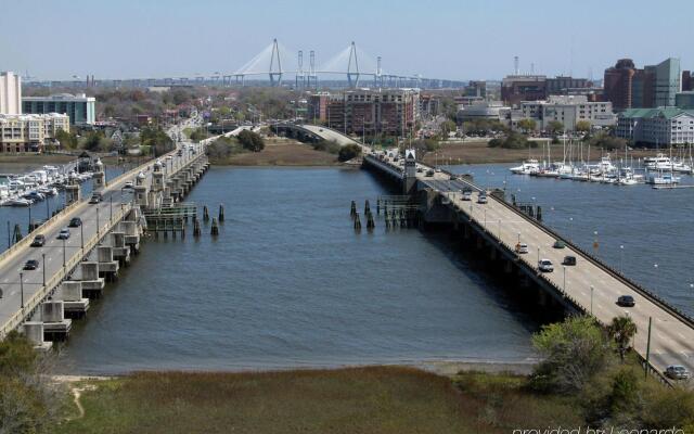 Holiday Inn Charleston Riverview, an IHG Hotel