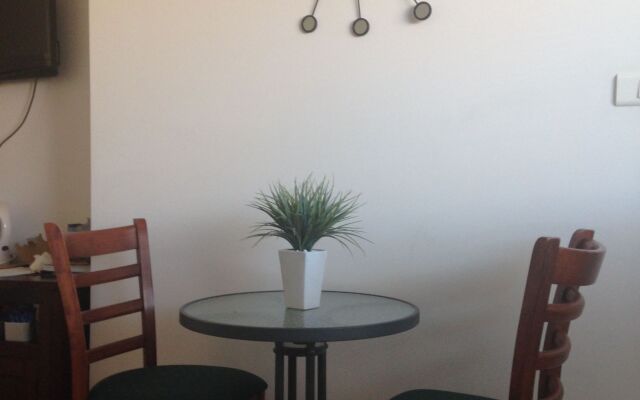 The Nosh & Nod - Avon Terrace