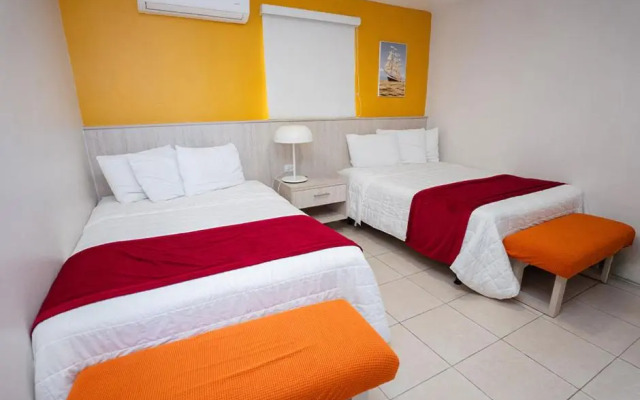 Full Moon Hotel & Restaurant